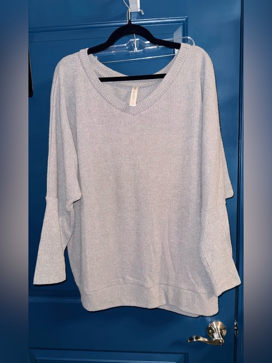 Dear Scarlett Sweaters - Dear Scarlett Dolman Batwing Style Light Gray V-Neck Women's Sweater, XL